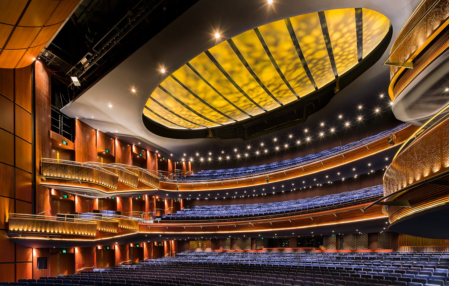 File:SLNSW 8354 Side view of dress circle Regal Theatre Bondi Junction.jpg  - Wikimedia Commons